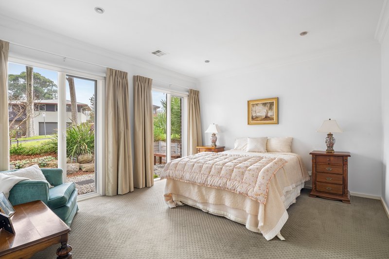 Photo - 145 Ernest Jones Drive, Macleod VIC 3085 - Image 6