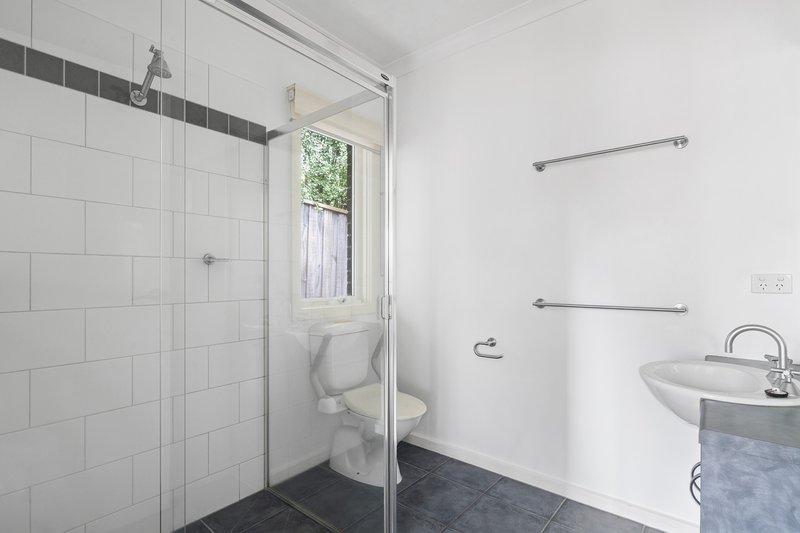 Photo - 145 Ernest Jones Drive, Macleod VIC 3085 - Image 9