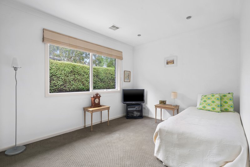 Photo - 145 Ernest Jones Drive, Macleod VIC 3085 - Image 10