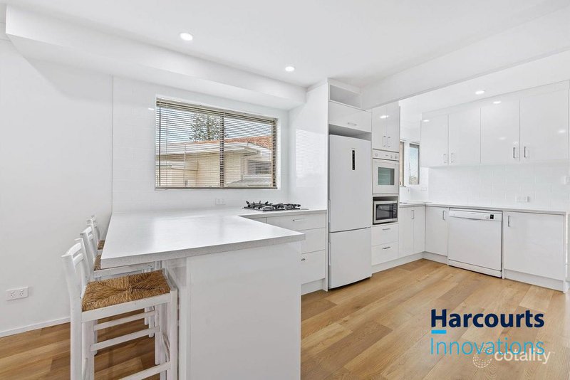 Photo - 1/45 Hooker Boulevard, Broadbeach Waters QLD 4218 - Image 4