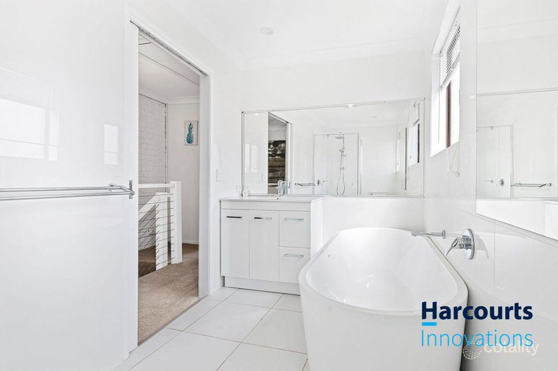 Photo - 1/45 Hooker Boulevard, Broadbeach Waters QLD 4218 - Image 9