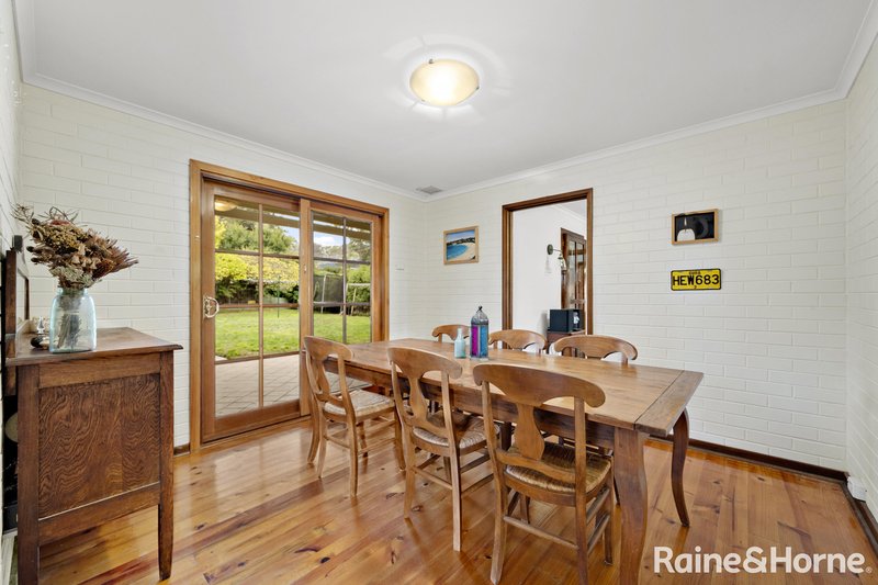 Photo - 145 Learmonth Drive, Kambah ACT 2902 - Image 4