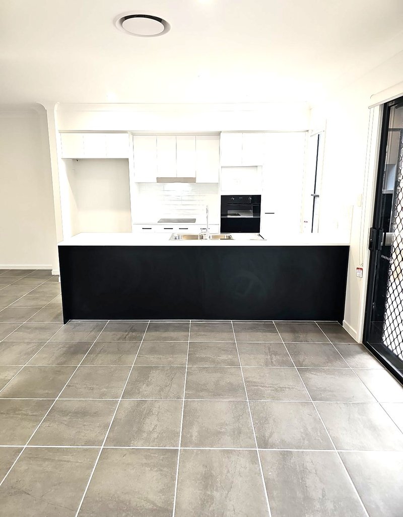 Photo - 14/5 Royal Street, Kallangur QLD 4503 - Image 5