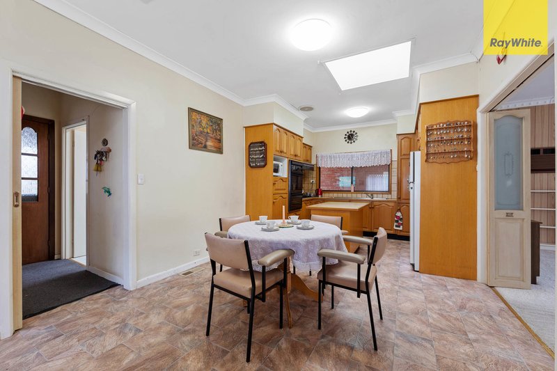 Photo - 145 William Street, St Albans VIC 3021 - Image 5