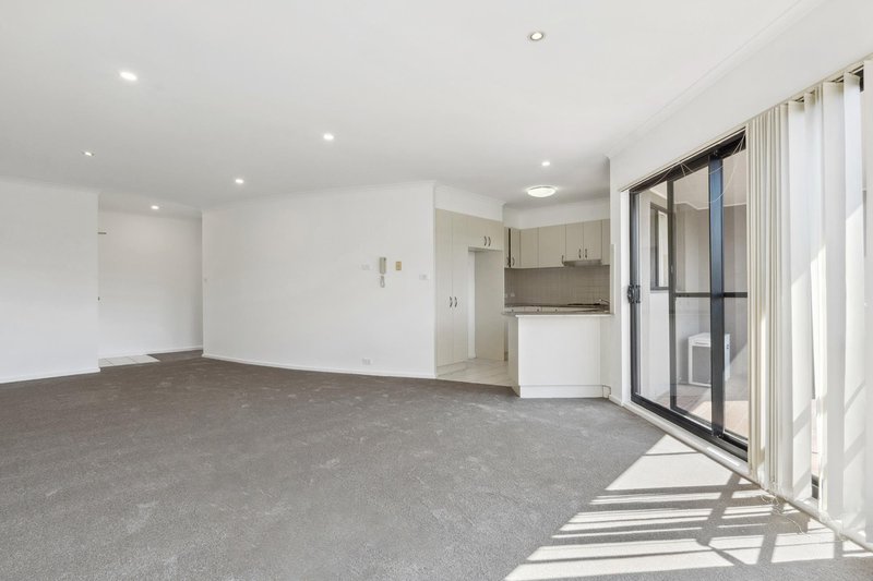 Photo - 14/5 Wise Street, Braddon ACT 2612 - Image 2