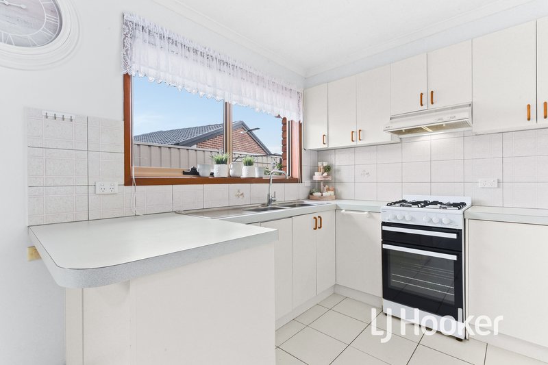 Photo - 1/46-48 Beckington Crescent, Hampton Park VIC 3976 - Image 4