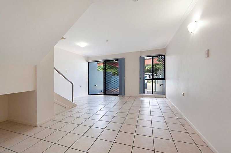 Photo - 1/46 Alexandra Street, North Ward QLD 4810 - Image 3