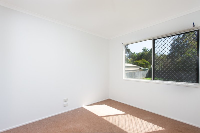 Photo - 146 Aquarius Drive, Kingston QLD 4114 - Image 7