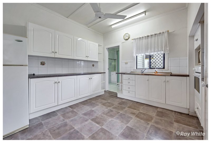 Photo - 146 Earl Street, Berserker QLD 4701 - Image 3