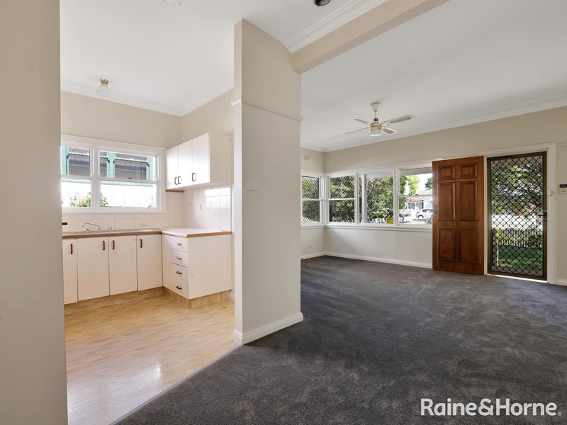 Photo - 146 George Street, Bathurst NSW 2795 - Image 4