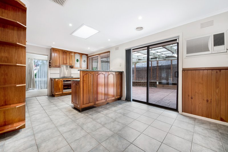 Photo - 146 Haverbrack Drive, Mulgrave VIC 3170 - Image 3