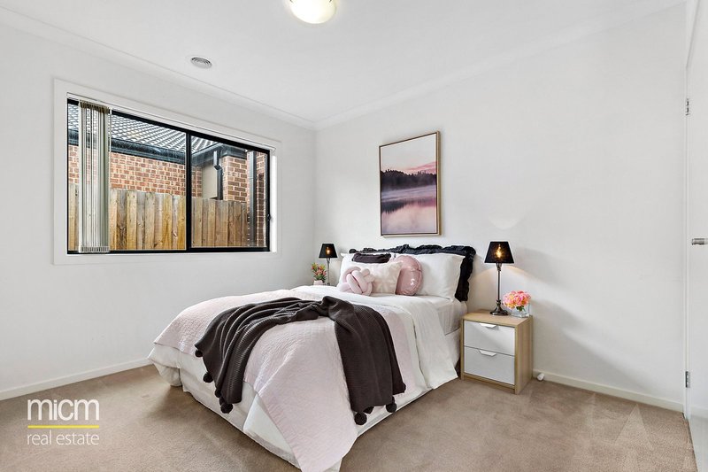 Photo - 146 Haze Drive, Point Cook VIC 3030 - Image 8