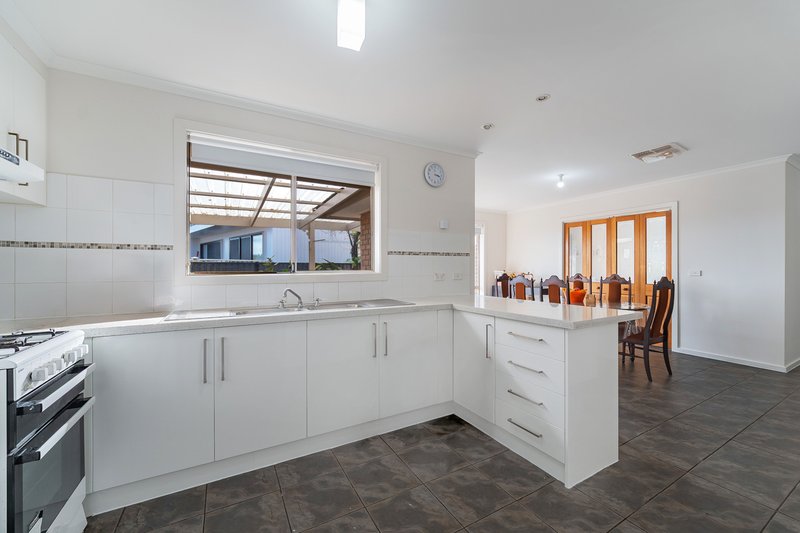 Photo - 146 Lightwood Crescent, Meadow Heights VIC 3048 - Image 12