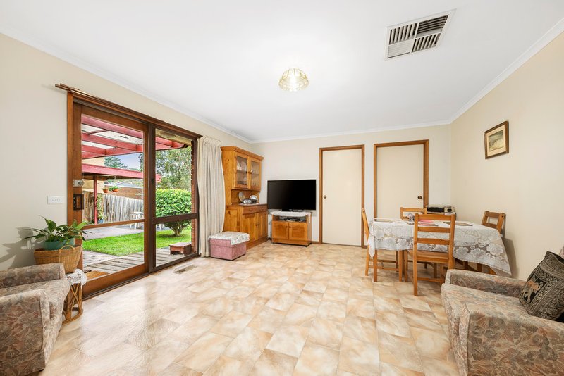 Photo - 146 Manchester Road, Mooroolbark VIC 3138 - Image 4