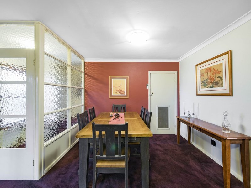 Photo - 146 Strickland Crescent, Deakin ACT 2600 - Image 5