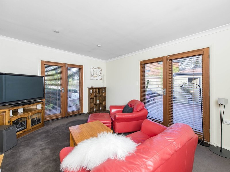 Photo - 146 Strickland Crescent, Deakin ACT 2600 - Image 7