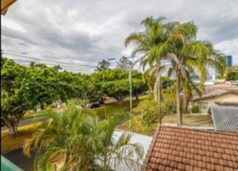 Photo - 1/46 Walton Street, Southport QLD 4215 - Image 5