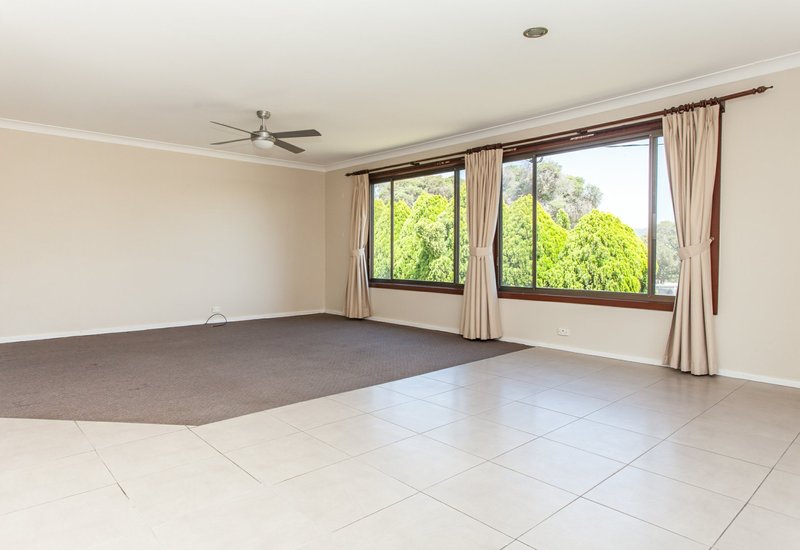 Photo - 147 Macquarie Avenue, Cessnock NSW 2325 - Image 3