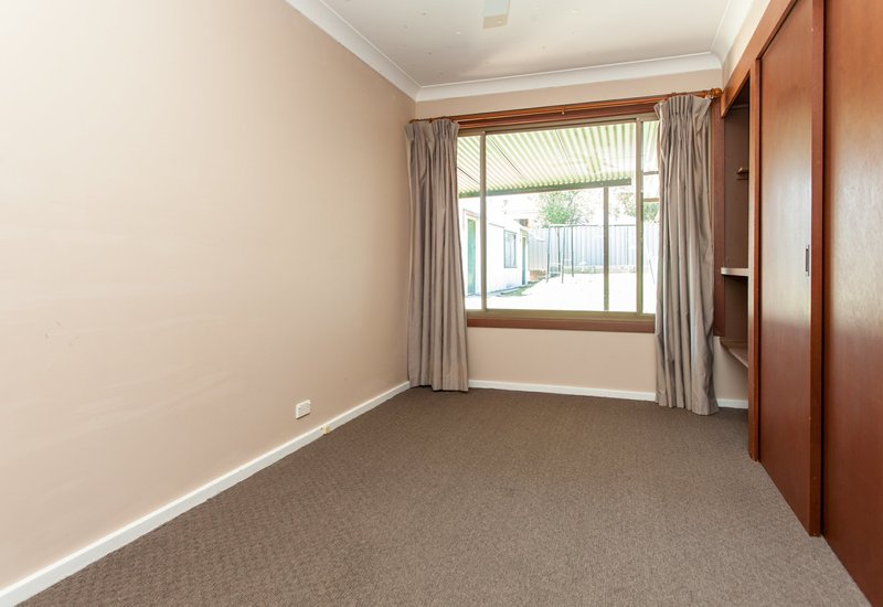 Photo - 147 Macquarie Avenue, Cessnock NSW 2325 - Image 5