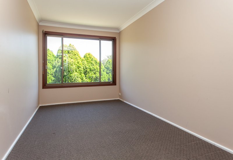 Photo - 147 Macquarie Avenue, Cessnock NSW 2325 - Image 6