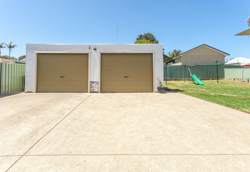 Photo - 147 Macquarie Avenue, Cessnock NSW 2325 - Image 11