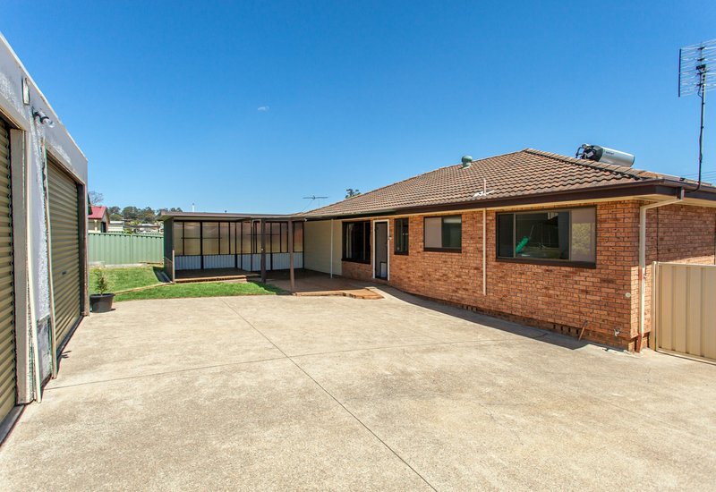 Photo - 147 Macquarie Avenue, Cessnock NSW 2325 - Image 12