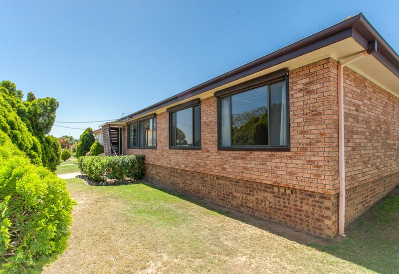 Photo - 147 Macquarie Avenue, Cessnock NSW 2325 - Image 13