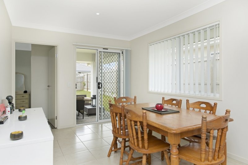 Photo - 147 Nicklaus Parade, North Lakes QLD 4509 - Image 4