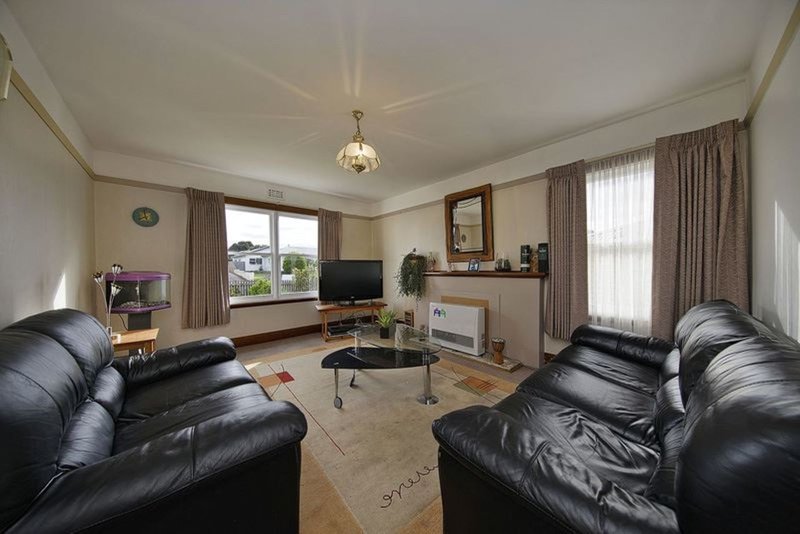 Photo - 147 Oldaker Street, Devonport TAS 7310 - Image 3