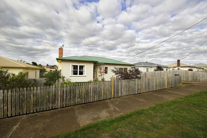 Photo - 147 Oldaker Street, Devonport TAS 7310 - Image 15