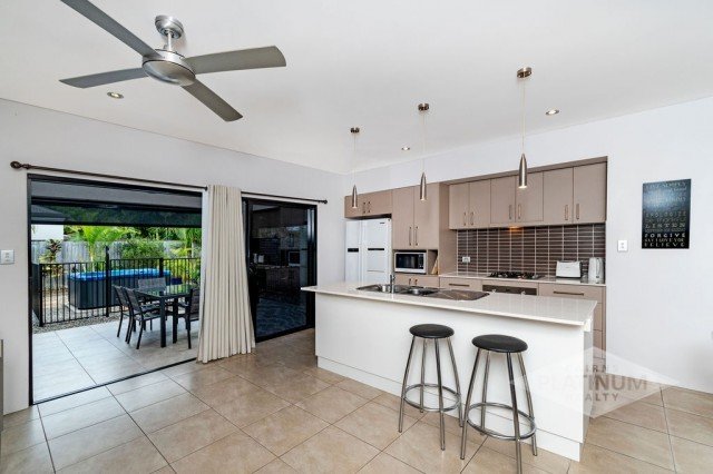 Photo - 147 Roberts Drive, Trinity Beach QLD 4879 - Image 2