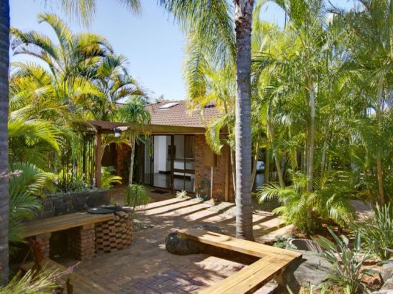 Photo - 147 Sapphire Street, Holland Park QLD 4121 - Image 2