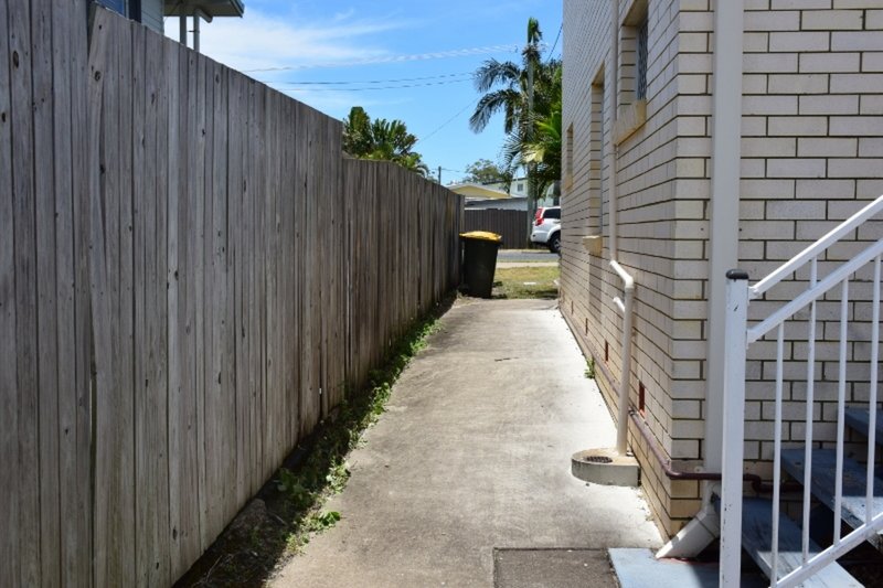 Photo - 1/47 Truro Street, Torquay QLD 4655 - Image 11