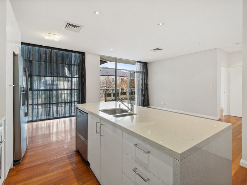 Photo - 1/47 Tully Road, East Perth WA 6004 - Image 4