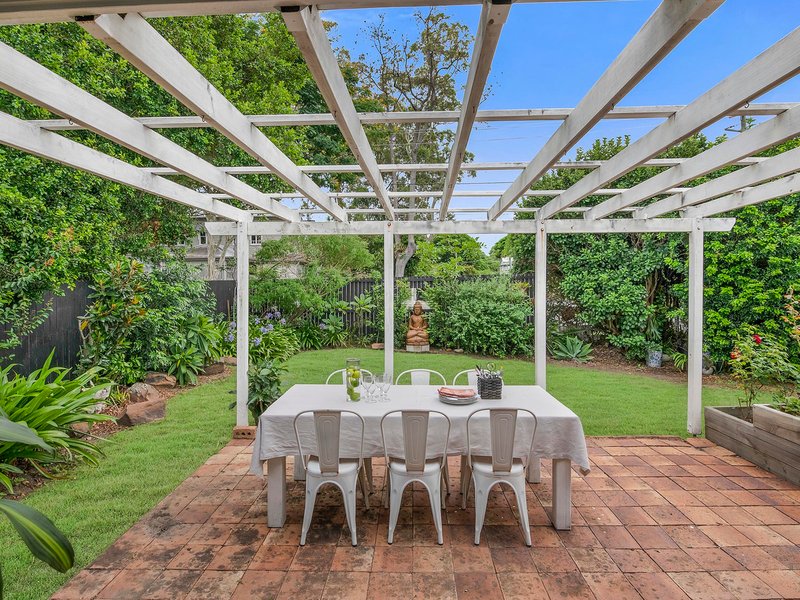 Photo - 147 Victoria Avenue, Chelmer QLD 4068 - Image 10