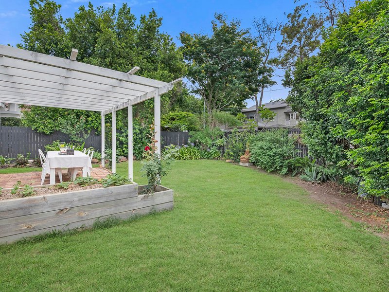 Photo - 147 Victoria Avenue, Chelmer QLD 4068 - Image 11