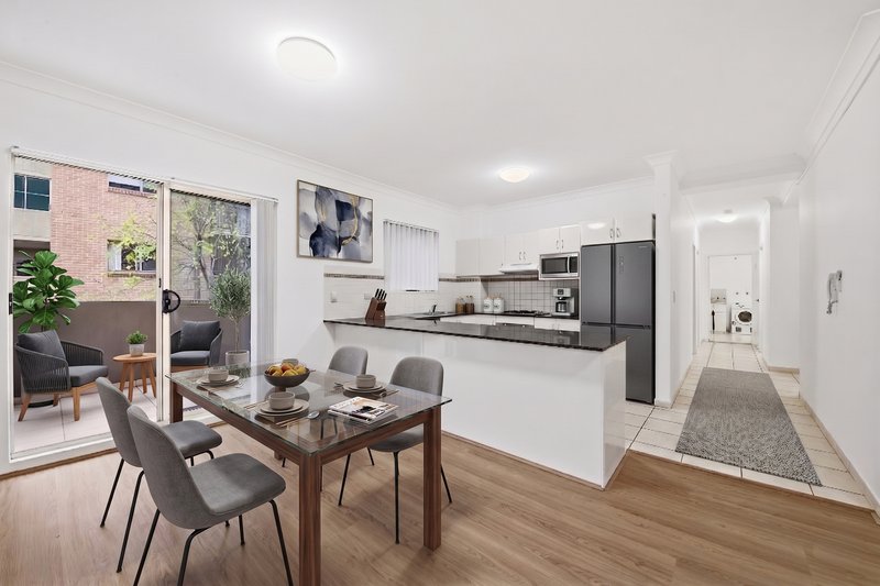 Photo - 14/8-10 Browne Parade, Warwick Farm NSW 2170 - Image 1