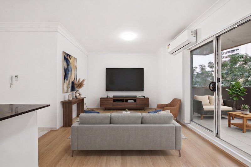 Photo - 14/8-10 Browne Parade, Warwick Farm NSW 2170 - Image 3