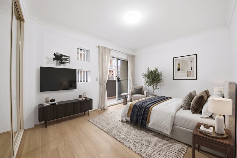 Photo - 14/8-10 Browne Parade, Warwick Farm NSW 2170 - Image 4