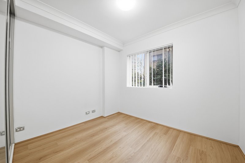Photo - 14/8-10 Browne Parade, Warwick Farm NSW 2170 - Image 6