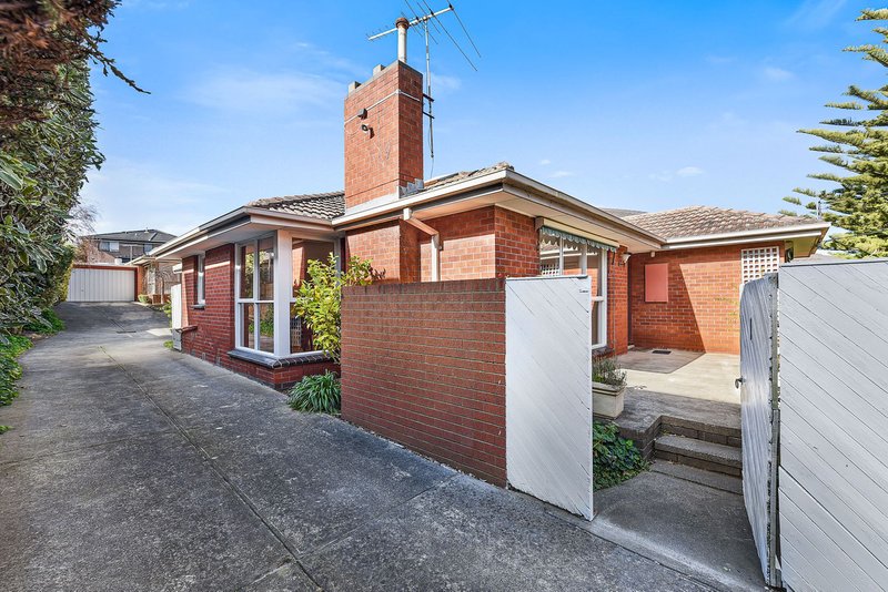 Photo - 1/48 Brandon Park Drive, Wheelers Hill VIC 3150 - Image 2