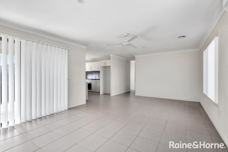 Photo - 148 James Melrose Drive, Brookfield VIC 3338 - Image 5