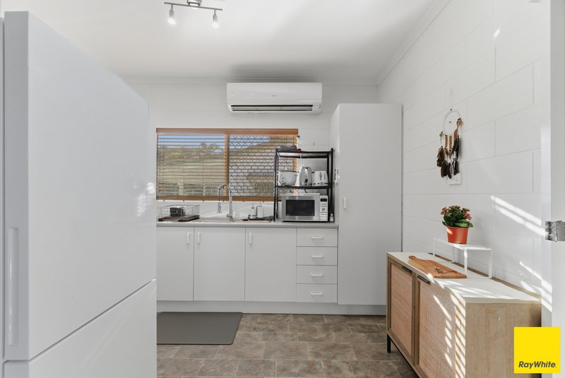 Photo - 1/48 Leeuwin Crescent, Bentley Park QLD 4869 - Image 4