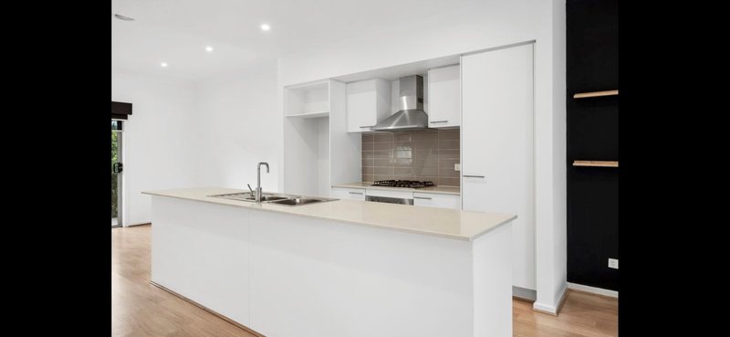 Photo - 14/8 Moresby Court, Craigieburn VIC 3064 - Image 2