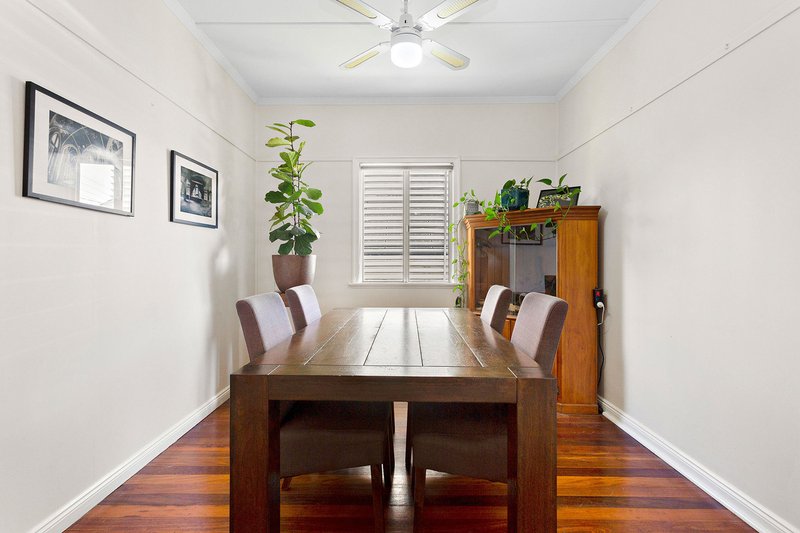 Photo - 148 Redwood Street, Stafford Heights QLD 4053 - Image 2