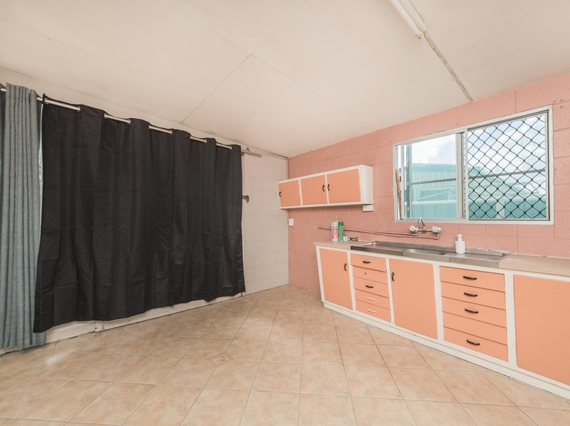 Photo - 148 Simpson Street, Berserker QLD 4701 - Image 11