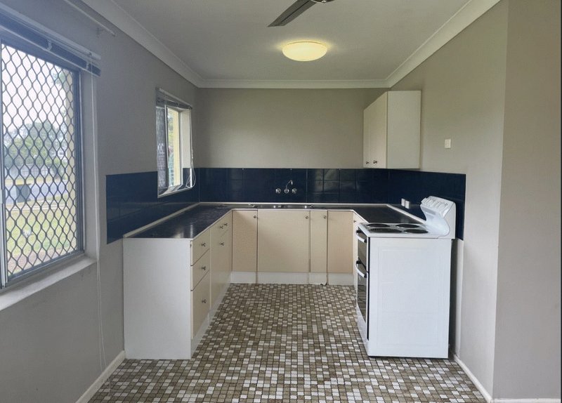 Photo - 1/48 Stenlake , Kawana QLD 4701 - Image 4