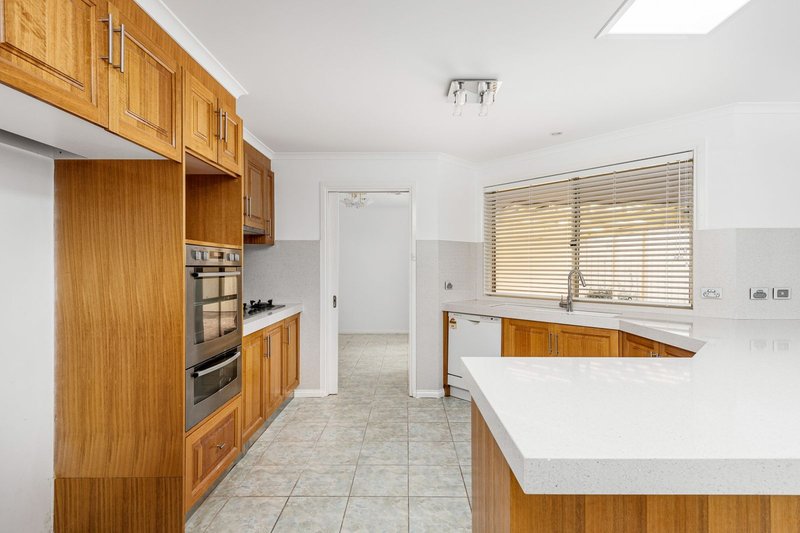 Photo - 148 The Promenade, Narre Warren South VIC 3805 - Image 3