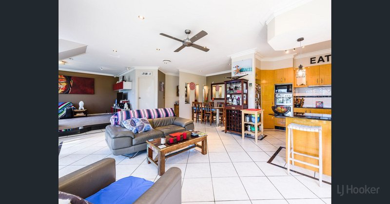 Photo - 1/48 Vaggelas Crescent, Biggera Waters QLD 4216 - Image 9