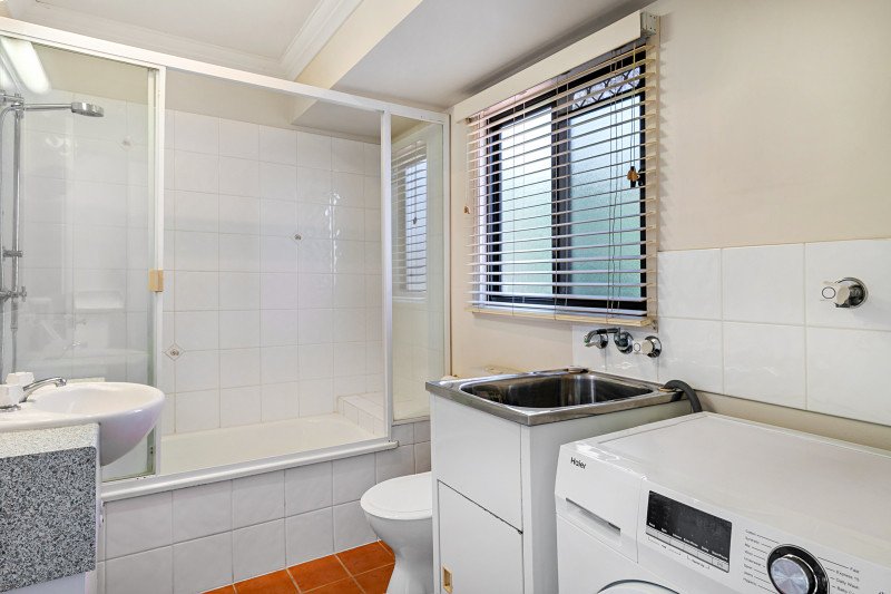 Photo - 1/49 Hood Street, Sherwood QLD 4075 - Image 9